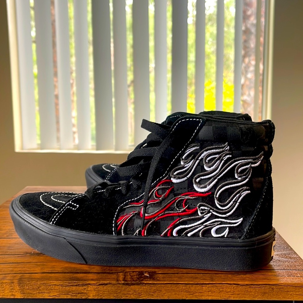 Vans Sneakers used only a couple of times . Women’s 8.5 men’s 7. Like new
